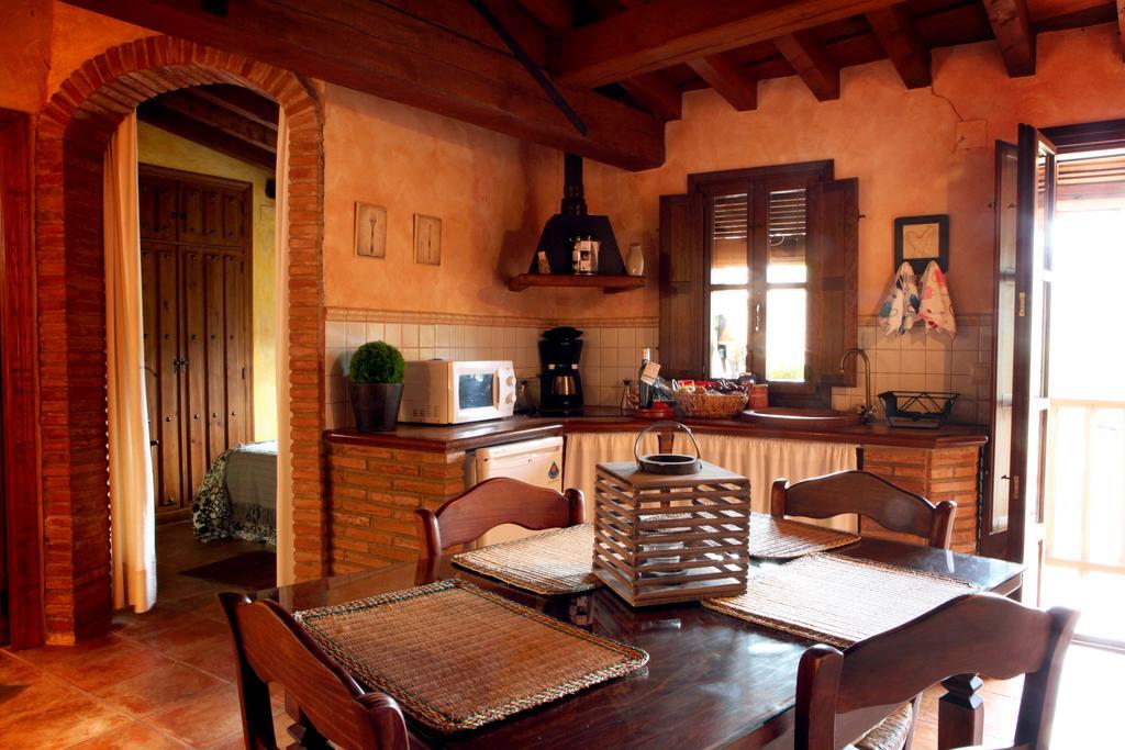 Apartamentos Rurales La Solana Robledillo De Gata Luaran gambar